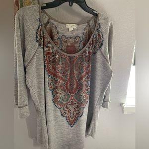 Unique Boho Front Design Top Size 1X 
(Size more like 0X)